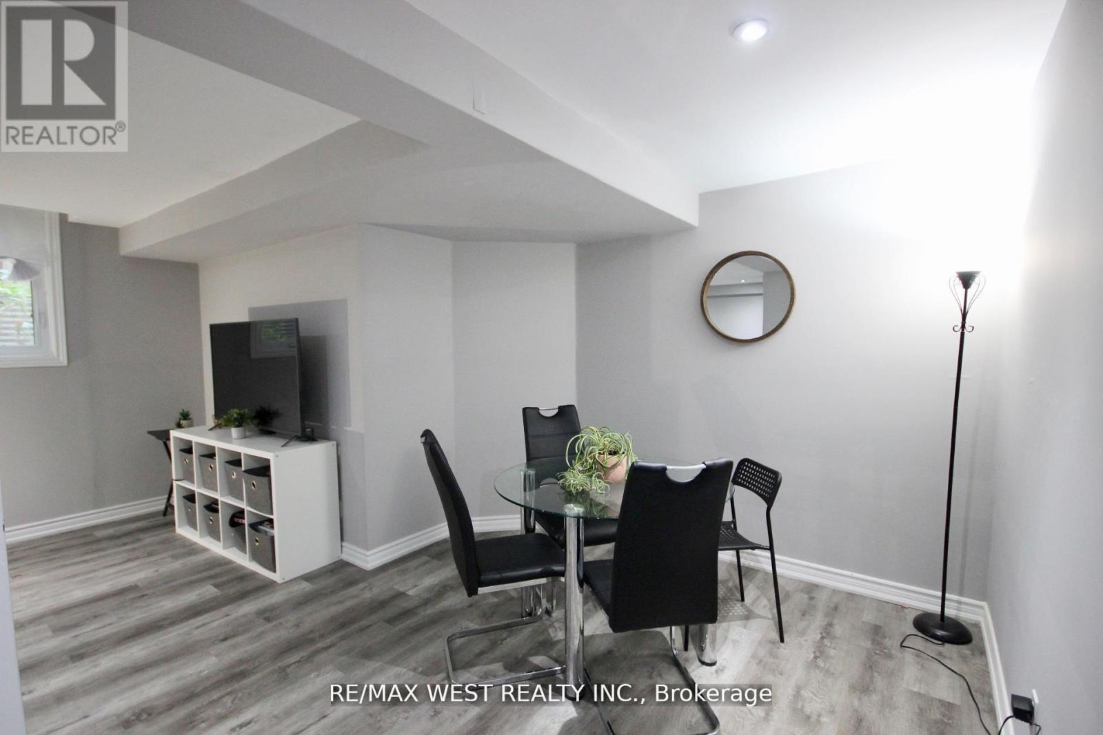 7374 Black Walnut Trail, Mississauga, ON - Indoor Photo Showing Dining Room