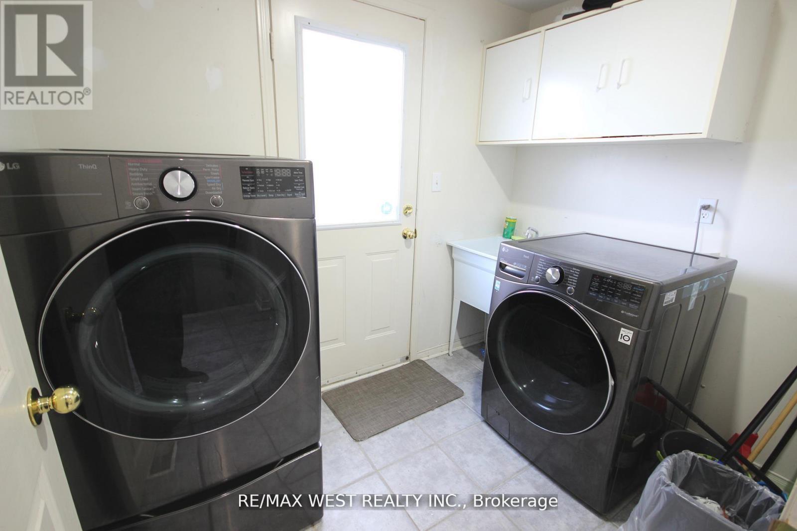 7374 Black Walnut Trail, Mississauga, ON - Indoor Photo Showing Laundry Room