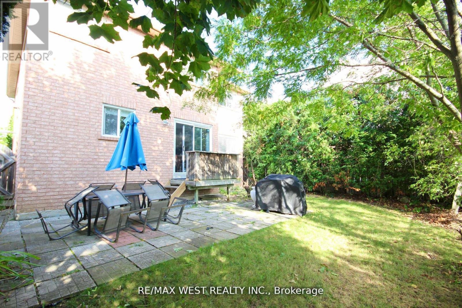 7374 Black Walnut Trail, Mississauga, ON - Outdoor