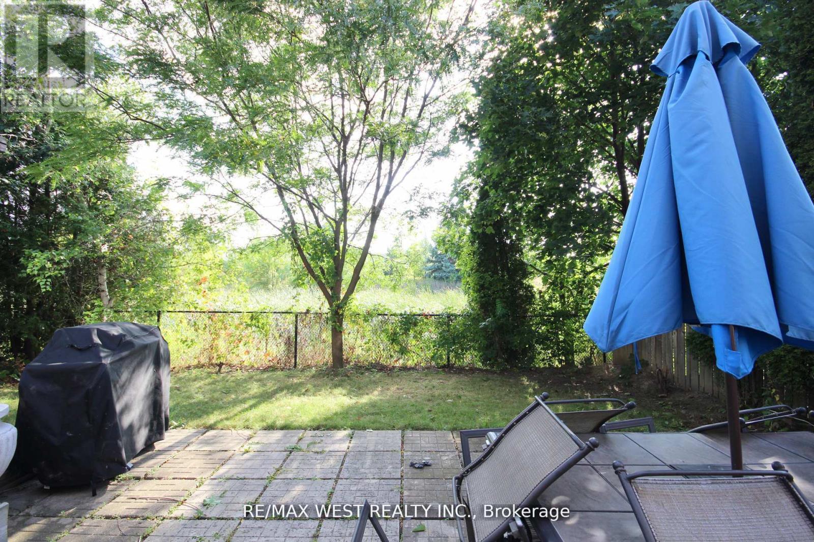 7374 Black Walnut Trail, Mississauga, ON - Outdoor