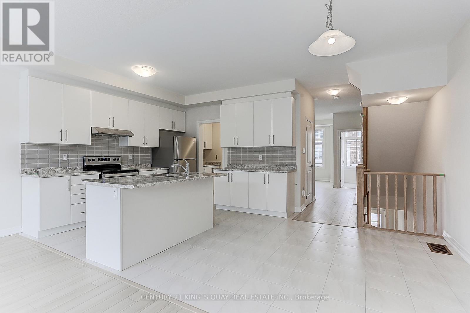 27 Floyd Ford Way, Markham, ON - Indoor Photo Showing Kitchen With Upgraded Kitchen