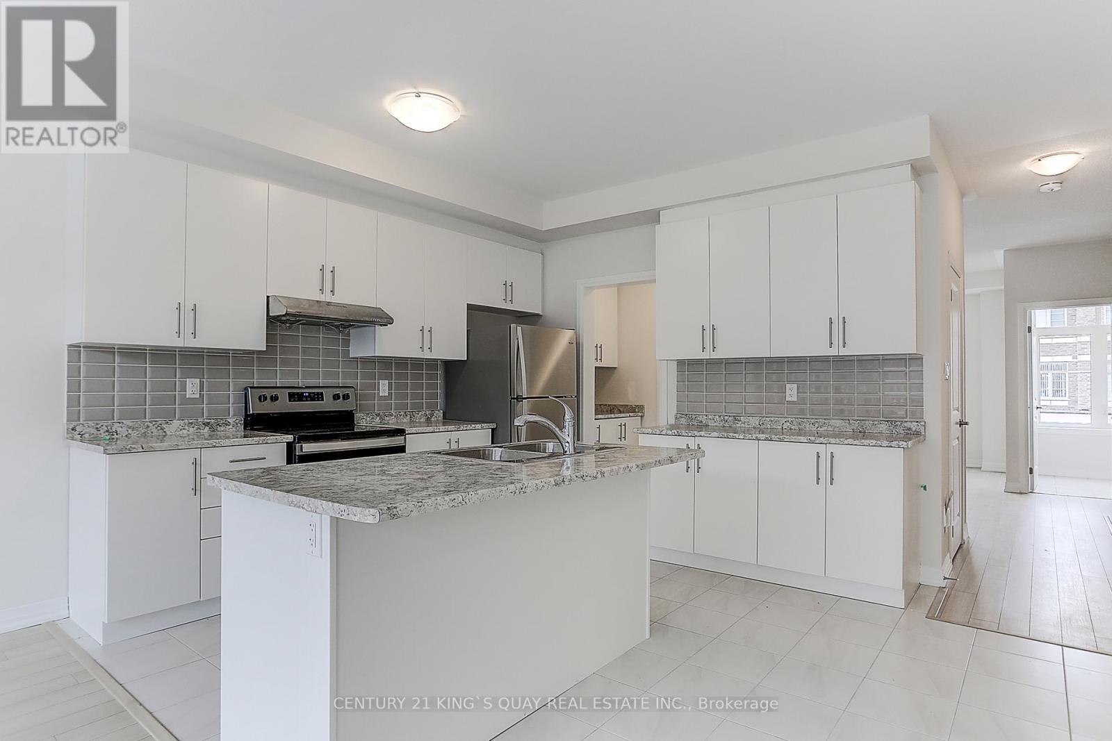 27 Floyd Ford Way, Markham, ON - Indoor Photo Showing Kitchen With Upgraded Kitchen