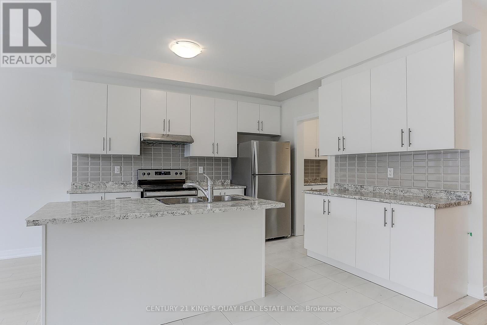 27 Floyd Ford Way, Markham, ON - Indoor Photo Showing Kitchen With Double Sink With Upgraded Kitchen