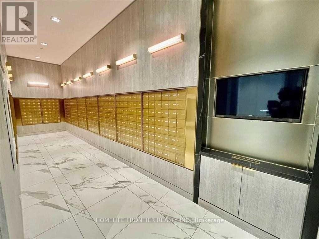 2805 - 950 Portage Parkway, Vaughan, ON - Indoor