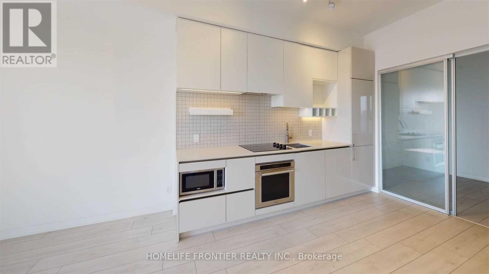 2805 - 950 Portage Parkway, Vaughan, ON - Indoor Photo Showing Kitchen With Upgraded Kitchen