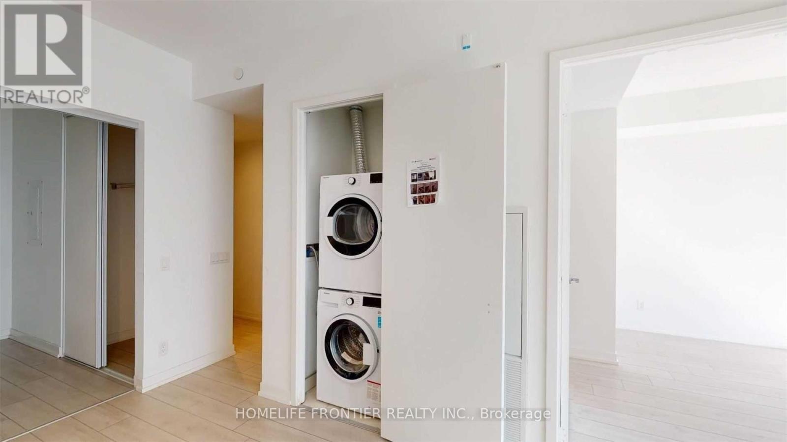2805 - 950 Portage Parkway, Vaughan, ON - Indoor Photo Showing Laundry Room