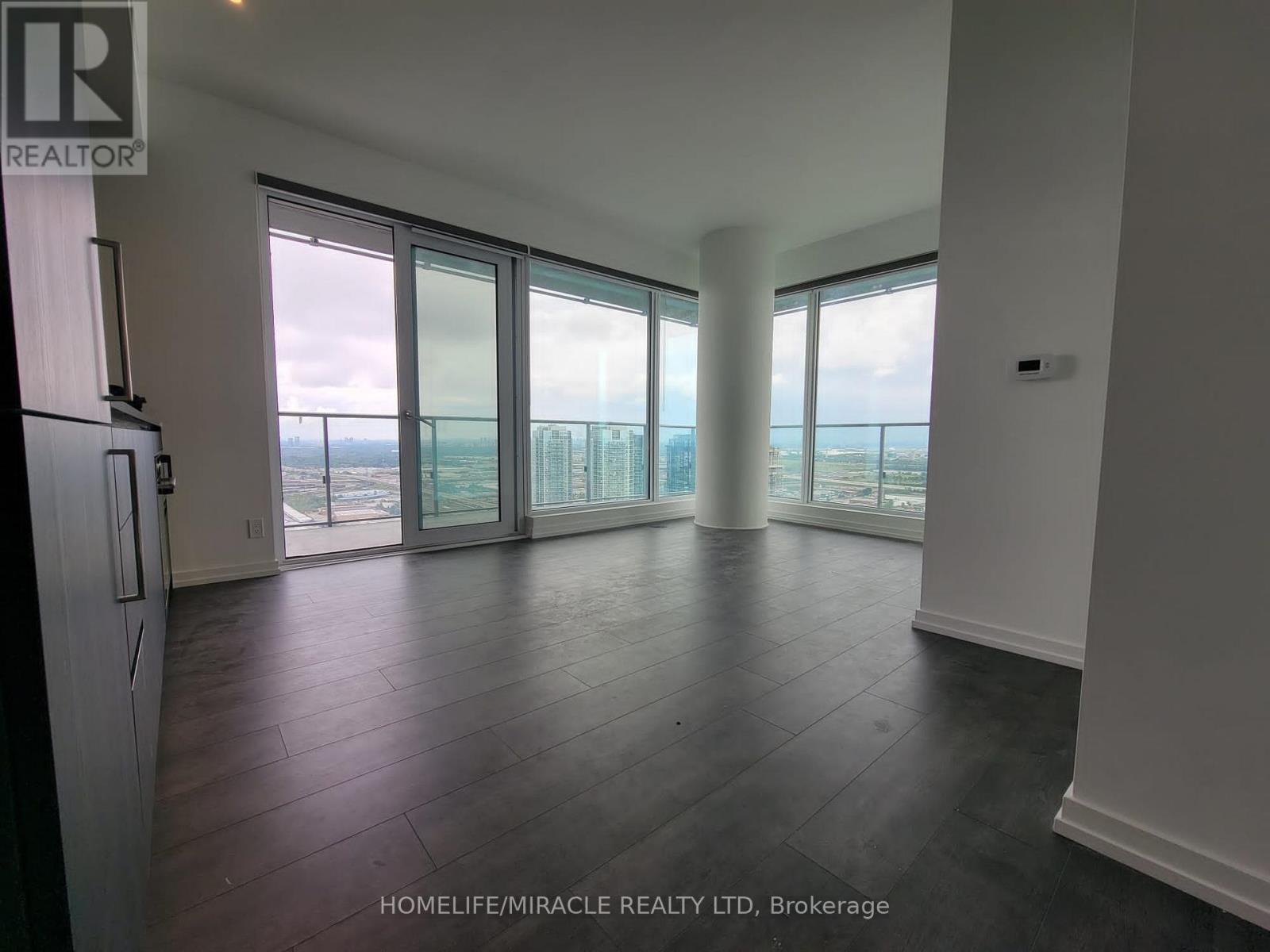 4212 - 7890 Jane Street, Vaughan, ON - Indoor