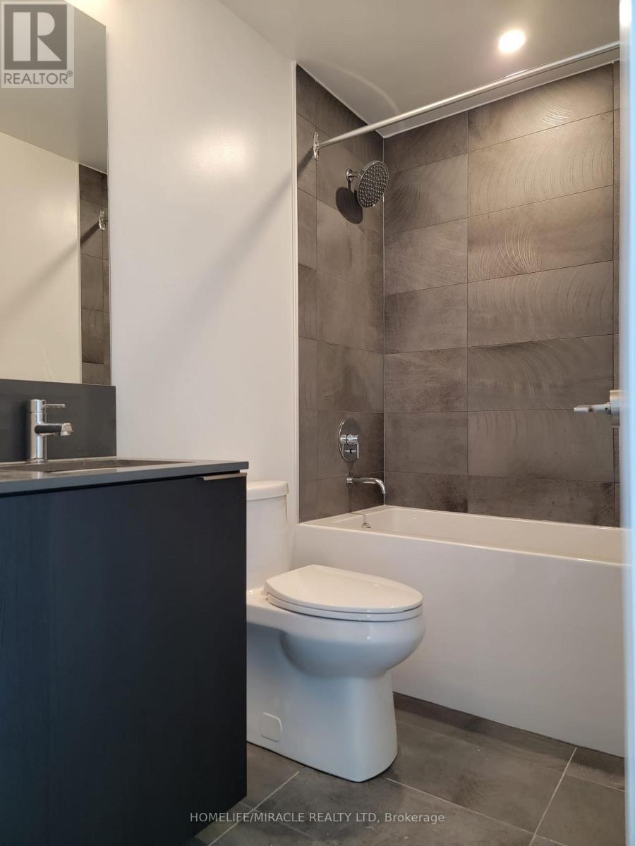 4212 - 7890 Jane Street, Vaughan, ON - Indoor Photo Showing Bathroom
