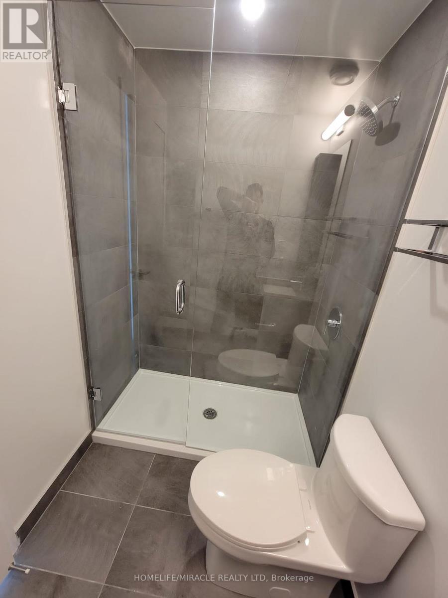 4212 - 7890 Jane Street, Vaughan, ON - Indoor Photo Showing Bathroom