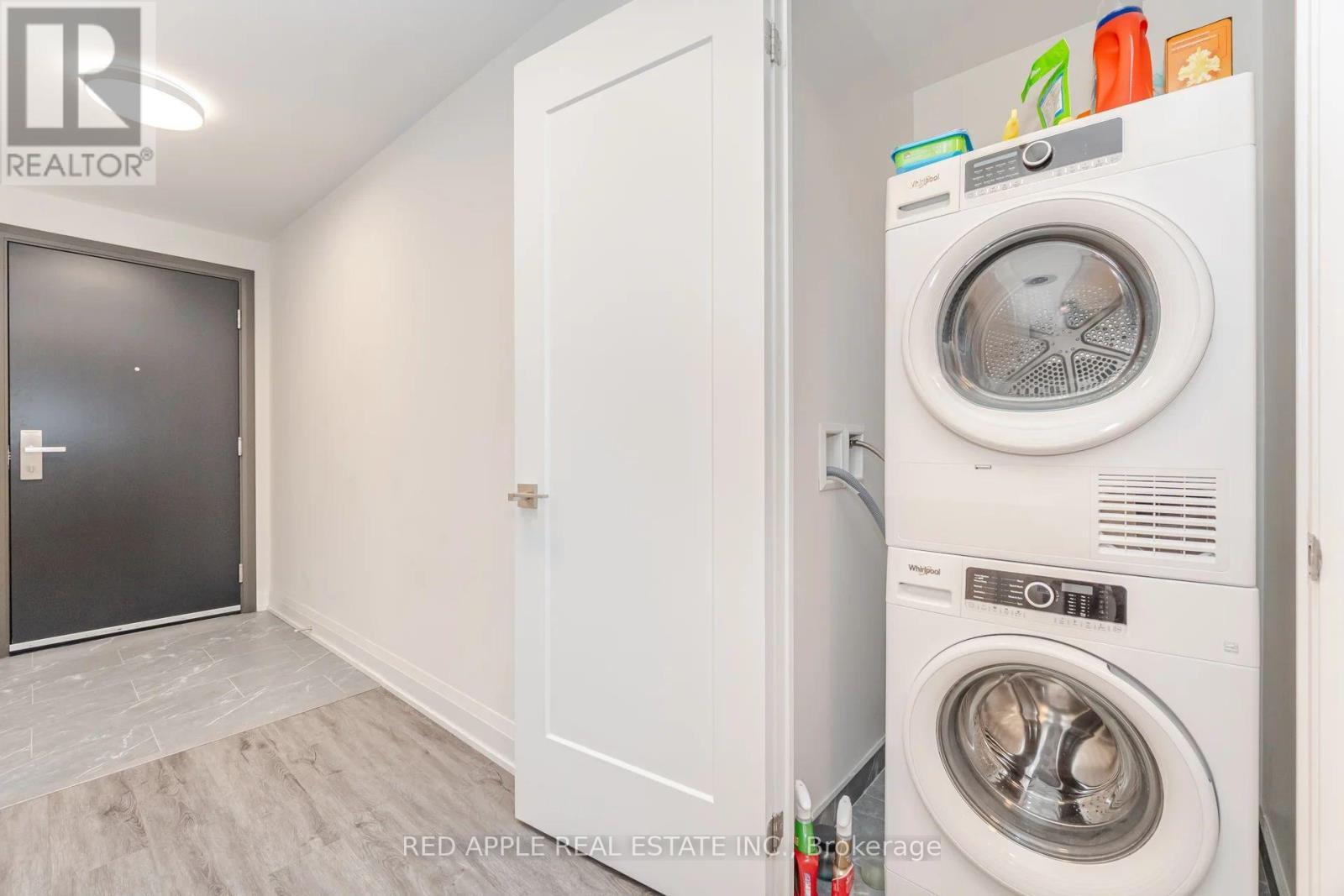 1207 - 18 Water Walk Drive, Markham, ON - Indoor Photo Showing Laundry Room