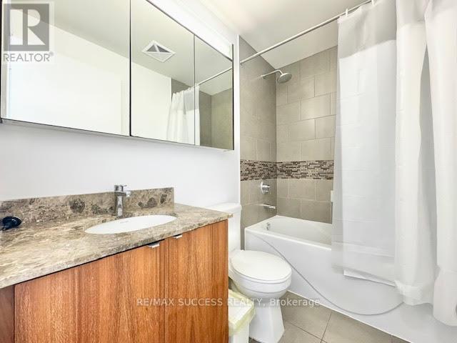 Lph6 - 4099 Brickstone Mews, Mississauga, ON - Indoor Photo Showing Bathroom