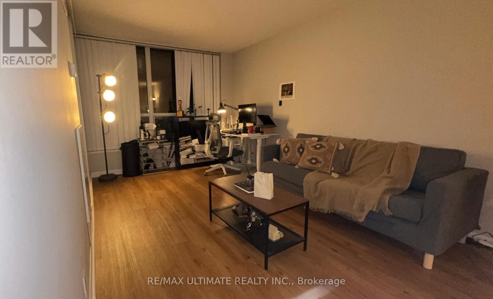 720 - 230 Queens Quay W, Toronto, ON - Indoor Photo Showing Living Room