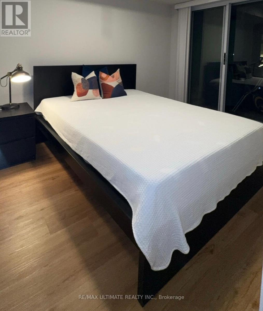 720 - 230 Queens Quay W, Toronto, ON - Indoor Photo Showing Bedroom