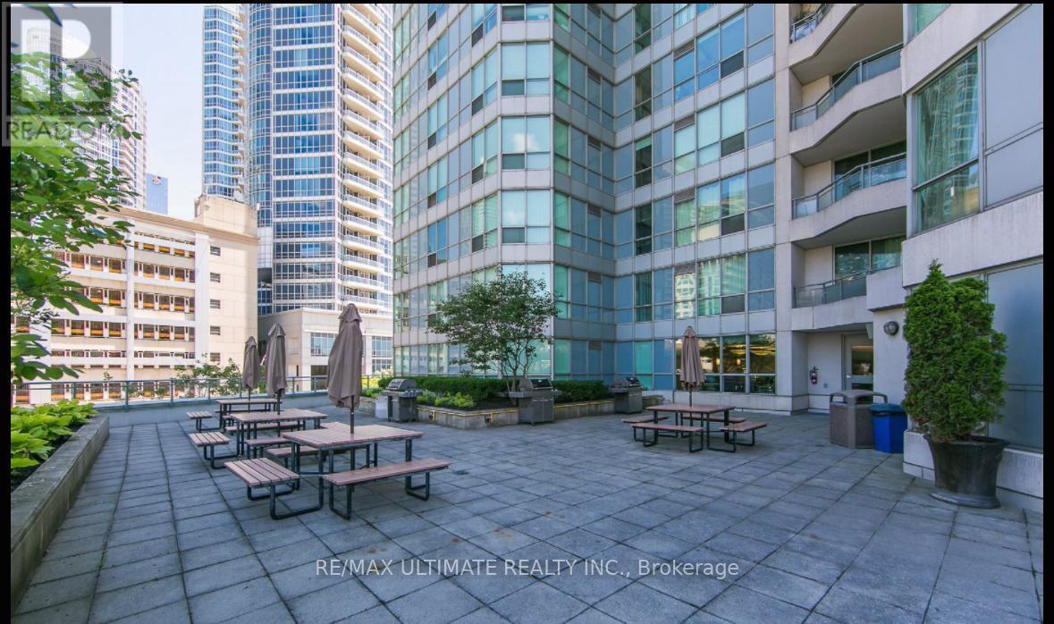 720 - 230 Queens Quay W, Toronto, ON - Outdoor