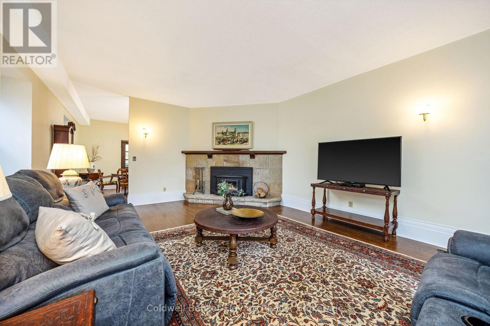5006 6Th Line, Guelph/Eramosa, ON - Indoor Photo Showing Living Room With Fireplace