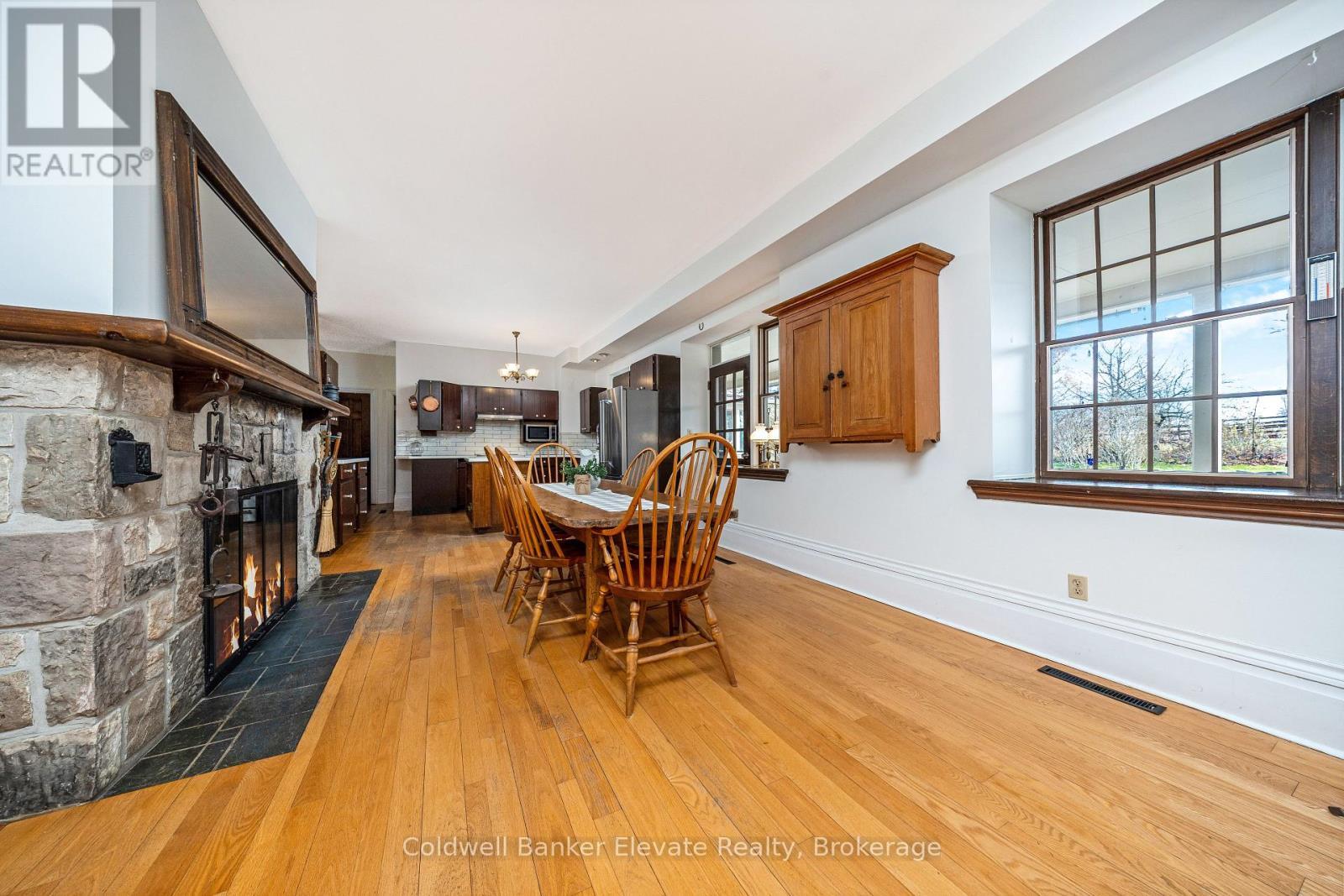 5006 6Th Line, Guelph/Eramosa, ON - Indoor With Fireplace