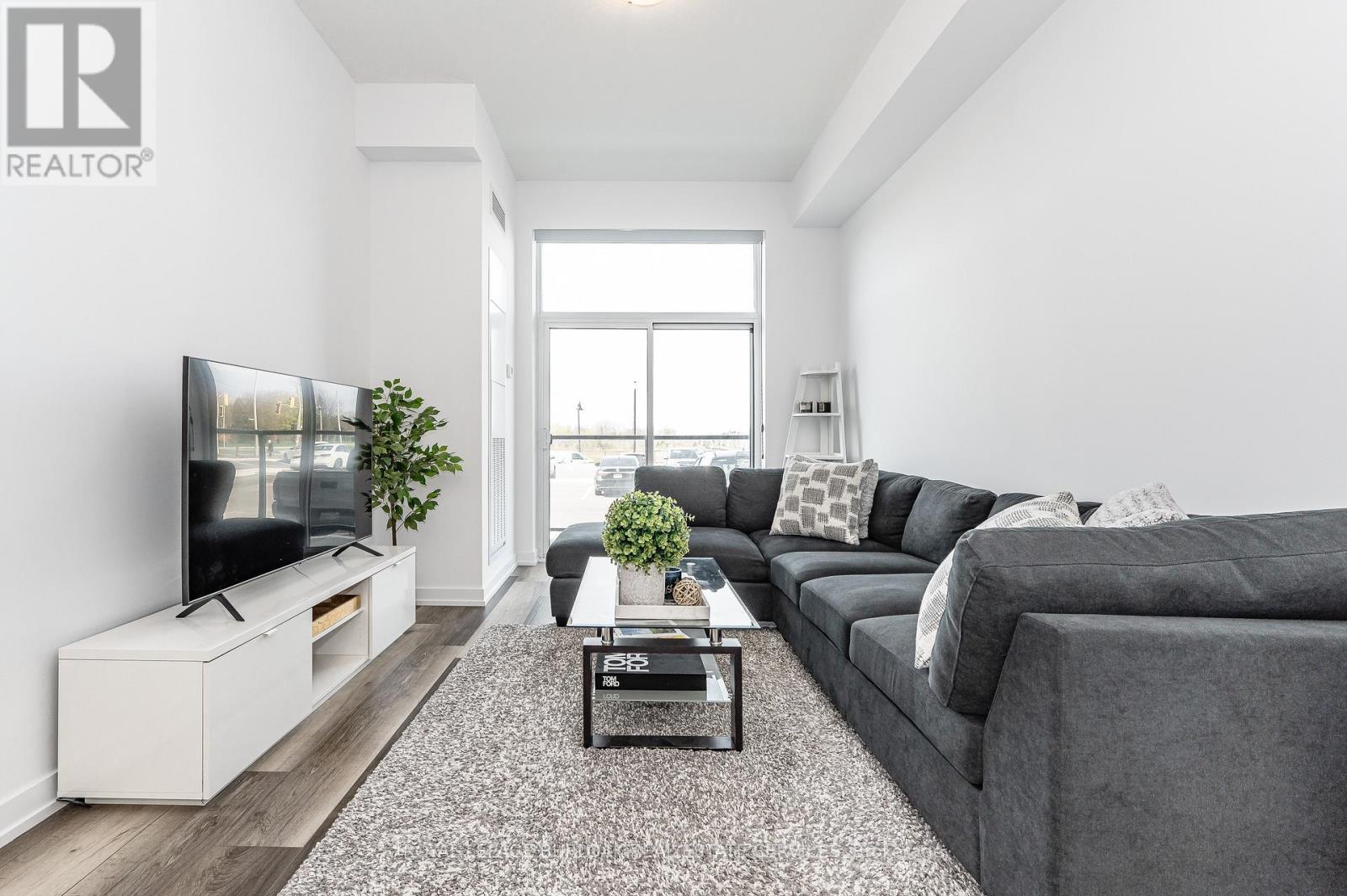 121 - 450 Dundas Street E, Hamilton, ON - Indoor Photo Showing Living Room