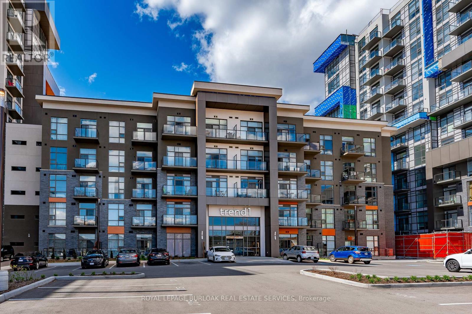121 - 450 Dundas Street E, Hamilton, ON - Outdoor With Balcony With Facade