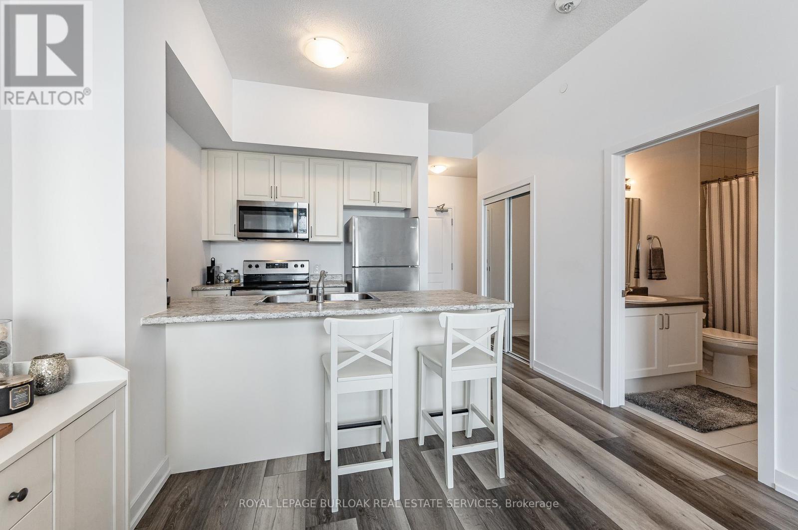 121 - 450 Dundas Street E, Hamilton, ON - Indoor Photo Showing Kitchen With Stainless Steel Kitchen