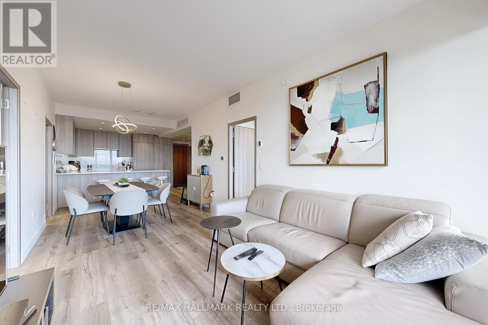 3103 - 95 Mcmahon Drive, Toronto, ON - Indoor Photo Showing Living Room
