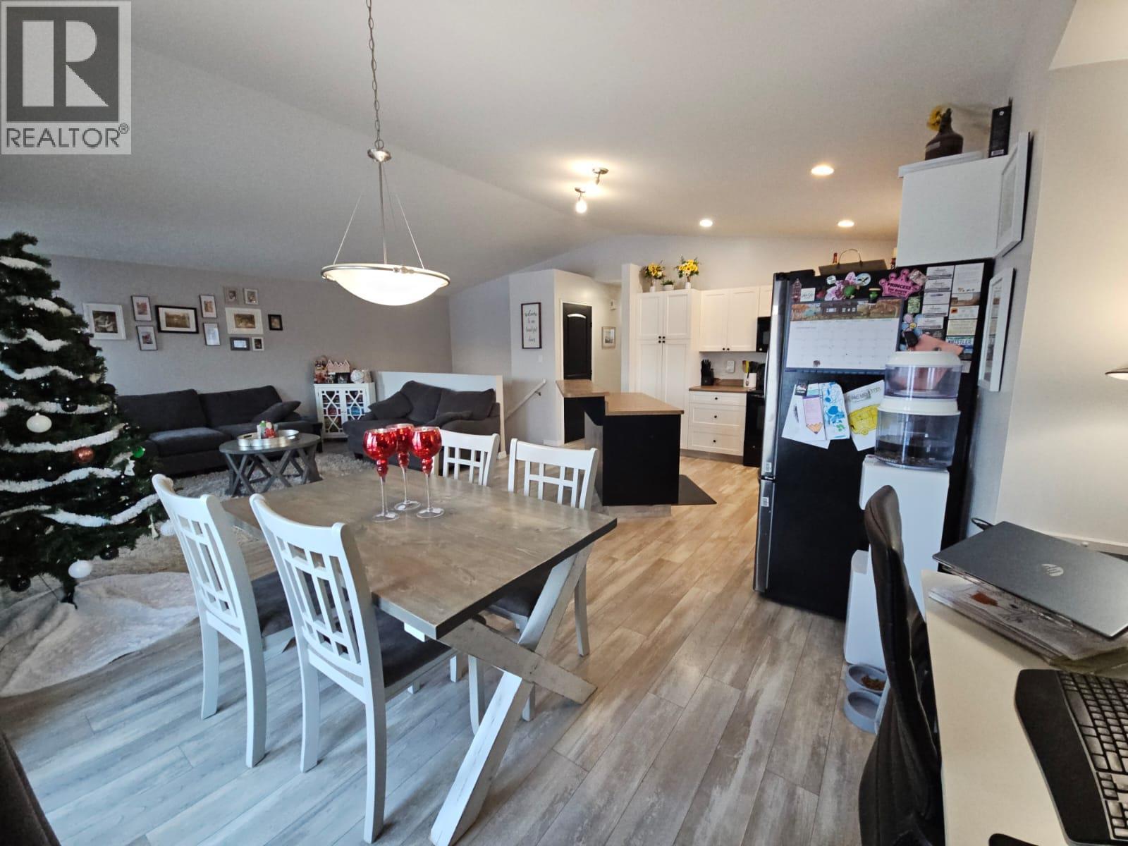 5200 41 Street Ne, Chetwynd, BC - Indoor Photo Showing Dining Room