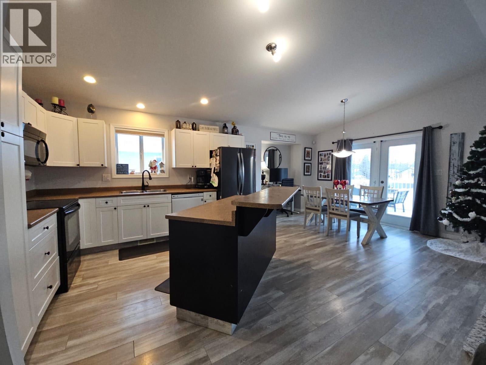 5200 41 Street Ne, Chetwynd, BC - Indoor Photo Showing Kitchen With Double Sink
