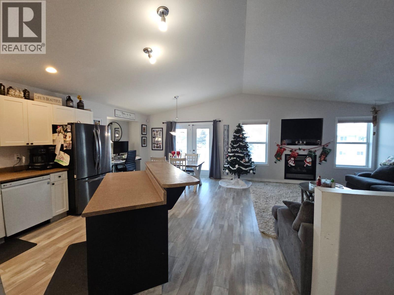 5200 41 Street Ne, Chetwynd, BC - Indoor Photo Showing Other Room