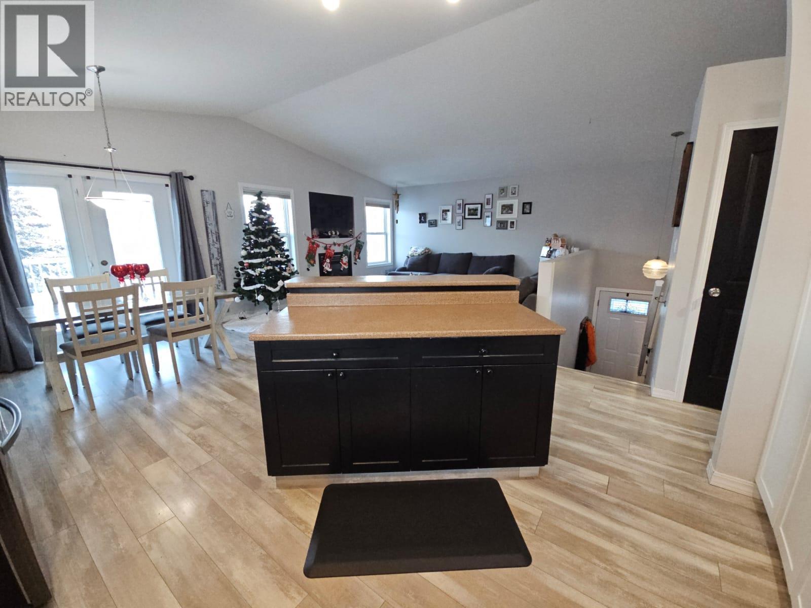 5200 41 Street Ne, Chetwynd, BC - Indoor