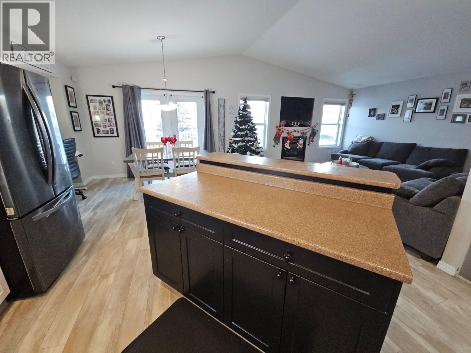 5200 41 Street Ne, Chetwynd, BC - Indoor