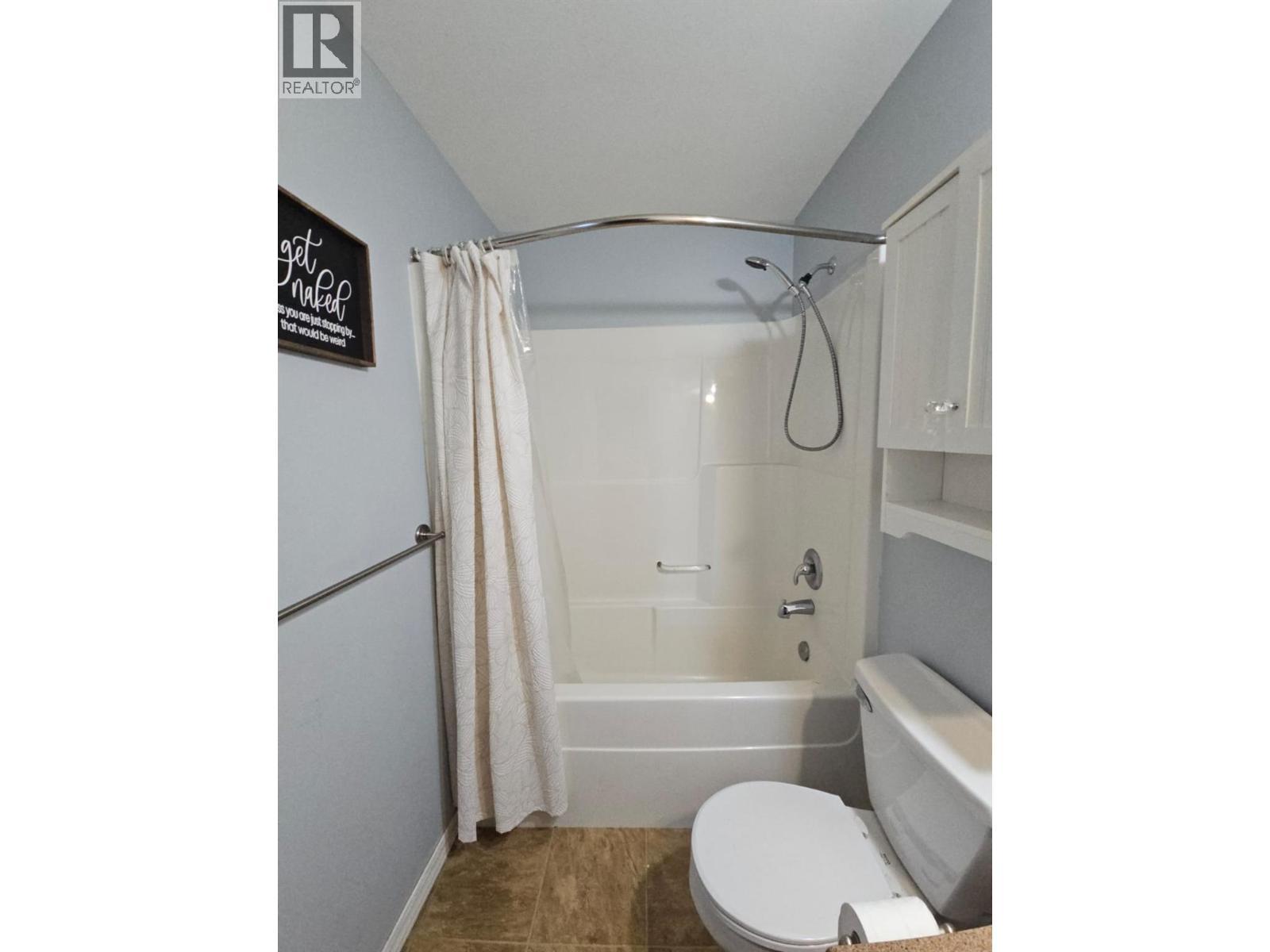 5200 41 Street Ne, Chetwynd, BC - Indoor Photo Showing Bathroom