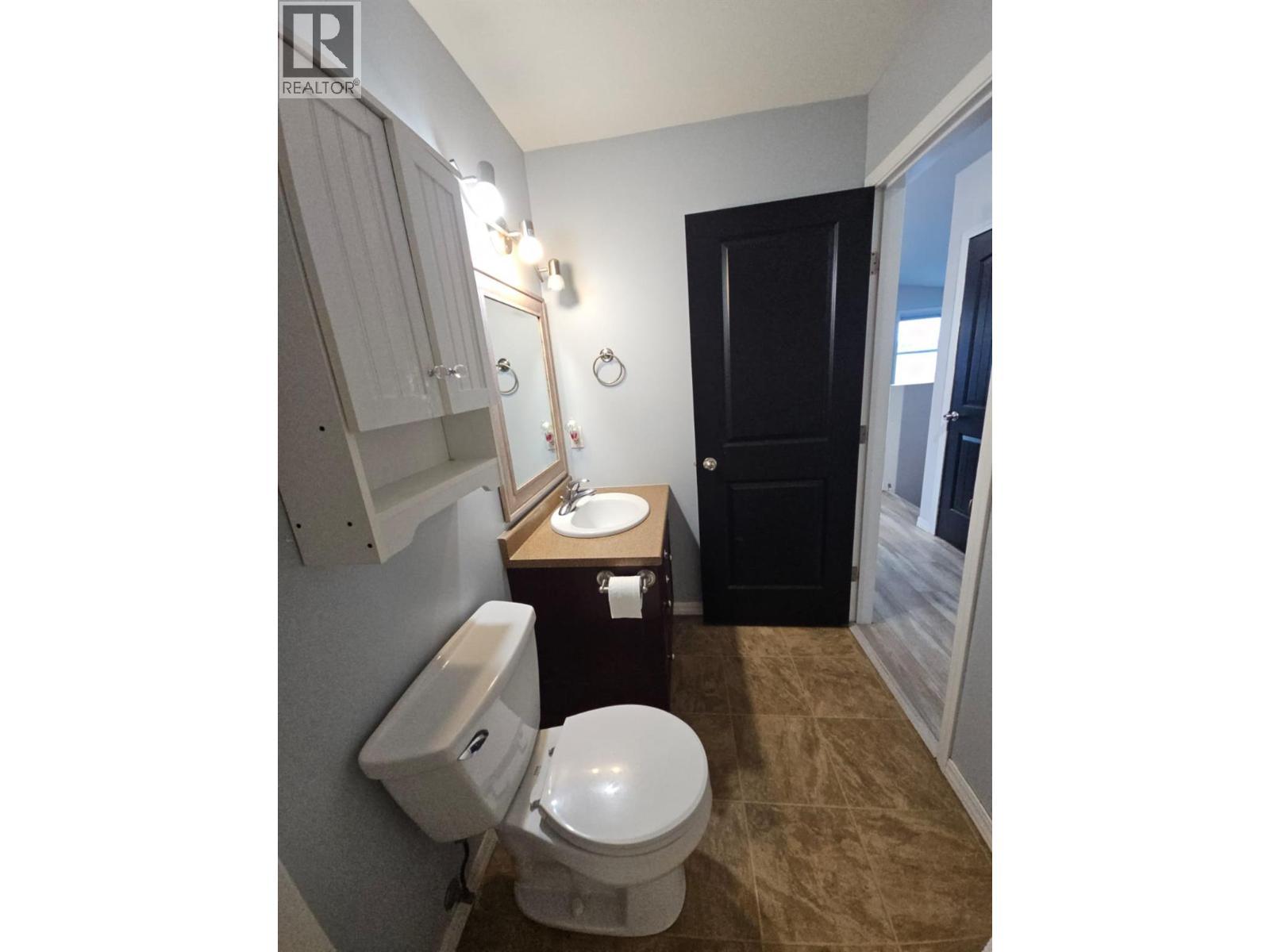 5200 41 Street Ne, Chetwynd, BC - Indoor Photo Showing Bathroom