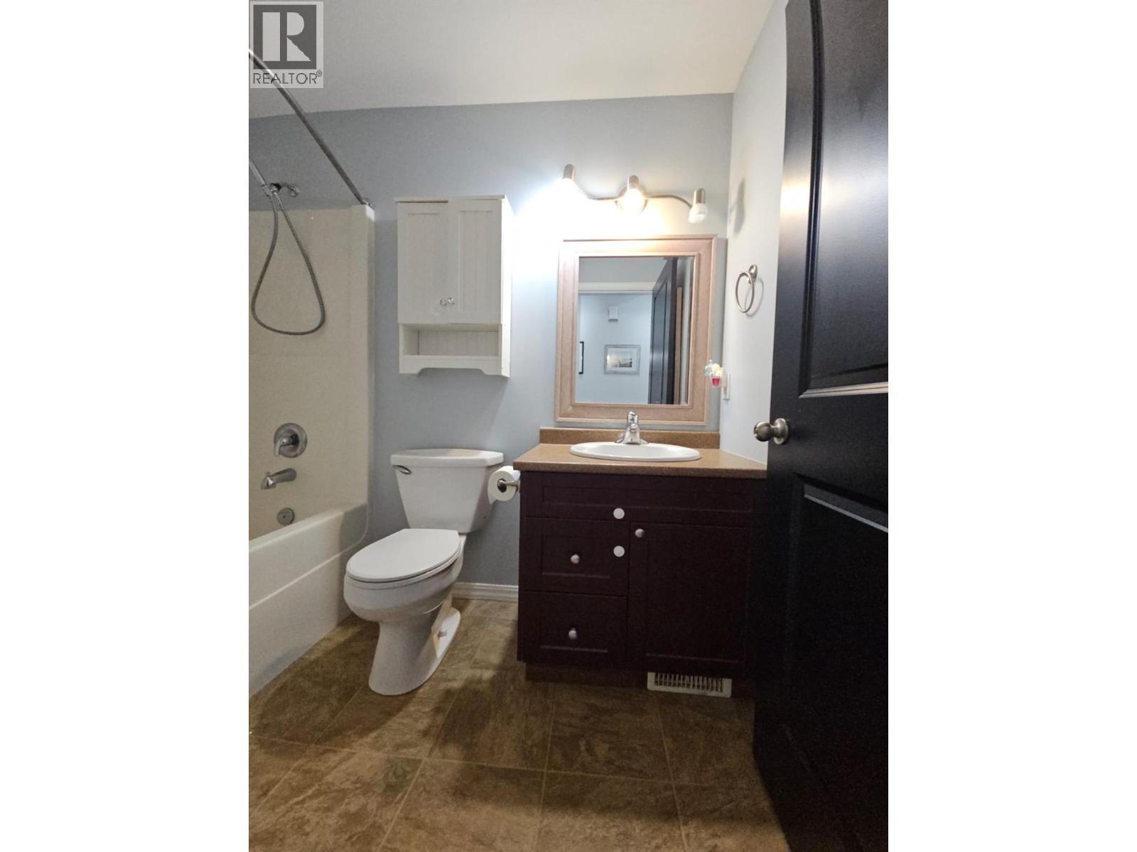 5200 41 Street Ne, Chetwynd, BC - Indoor Photo Showing Bathroom