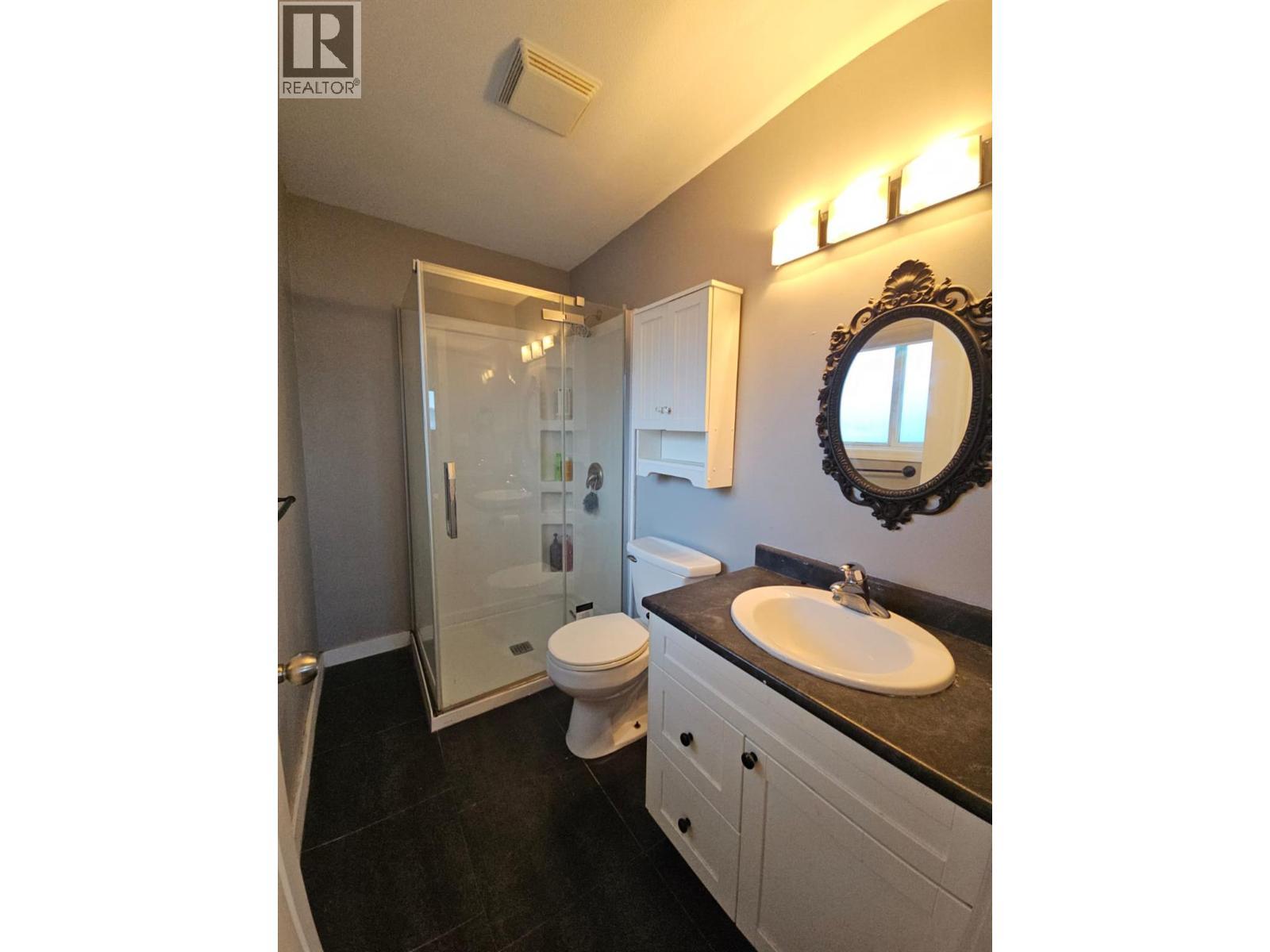 5200 41 Street Ne, Chetwynd, BC - Indoor Photo Showing Bathroom