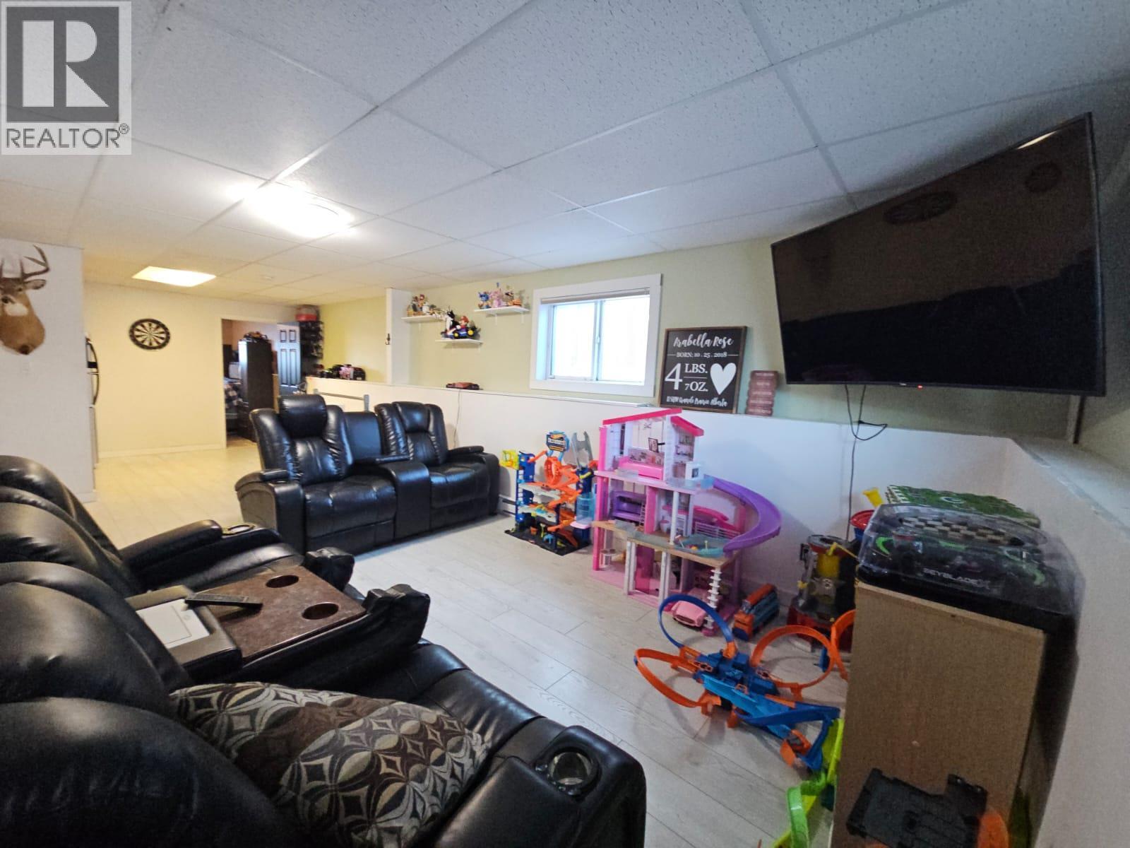 5200 41 Street Ne, Chetwynd, BC - Indoor Photo Showing Other Room