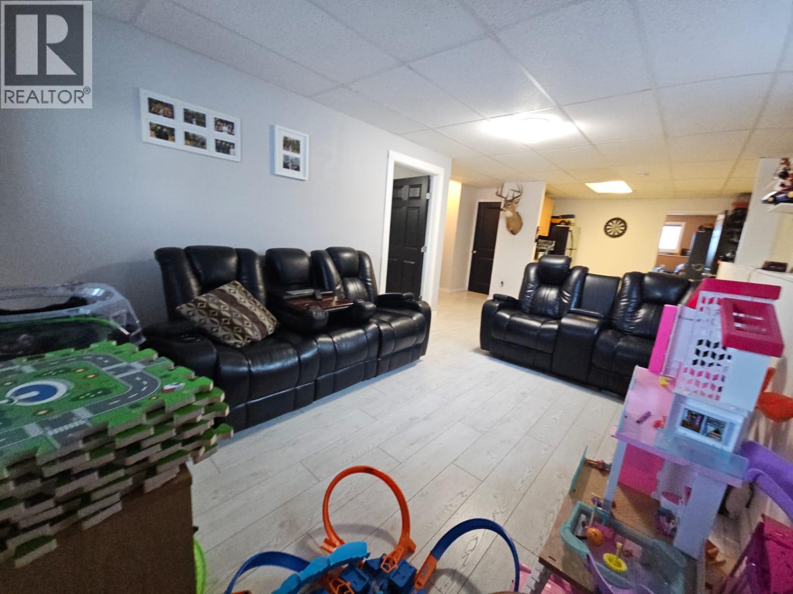 5200 41 Street Ne, Chetwynd, BC - Indoor