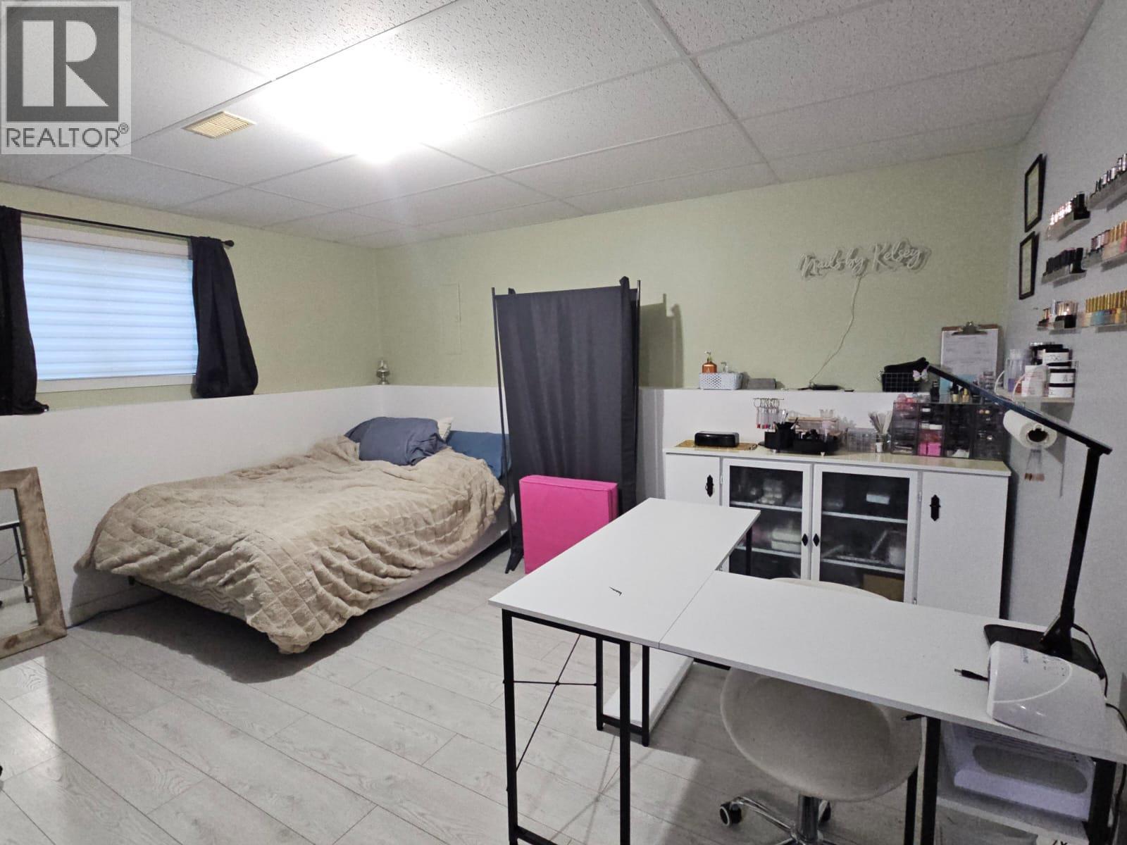 5200 41 Street Ne, Chetwynd, BC - Indoor Photo Showing Bedroom