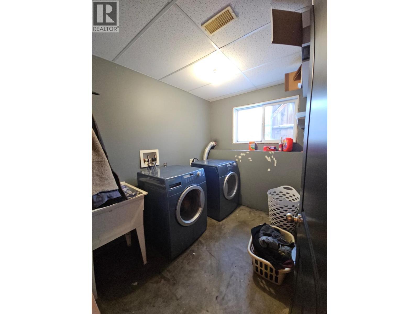 5200 41 Street Ne, Chetwynd, BC - Indoor Photo Showing Laundry Room