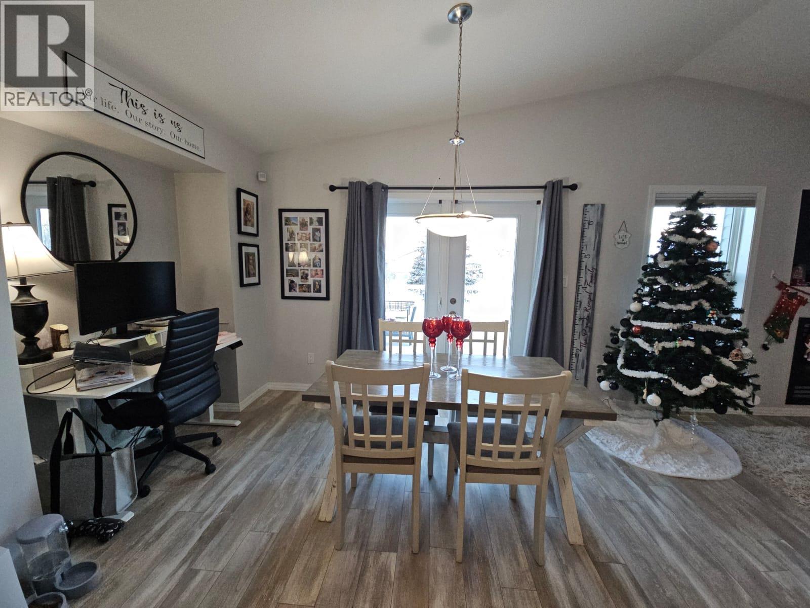 5200 41 Street Ne, Chetwynd, BC - Indoor Photo Showing Dining Room