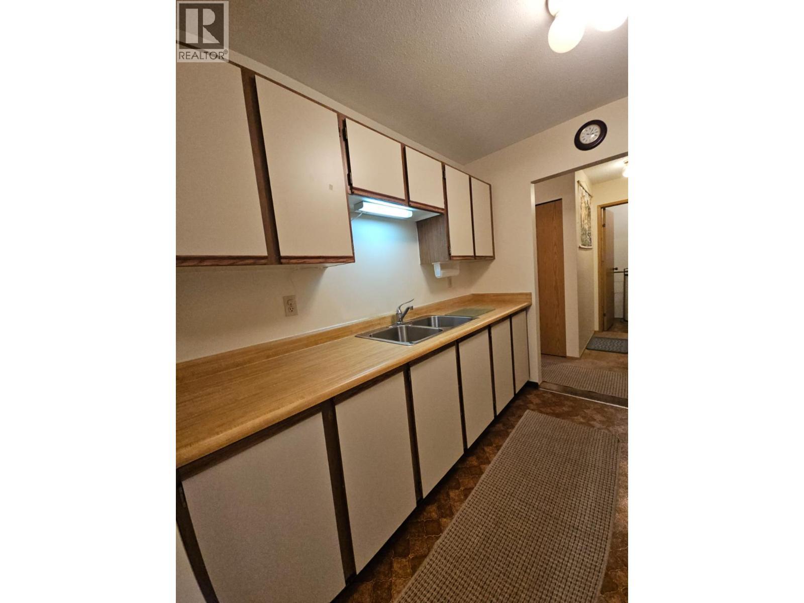 307-195 Chamberlain Crescent, Tumbler Ridge, BC - Indoor Photo Showing Kitchen With Double Sink