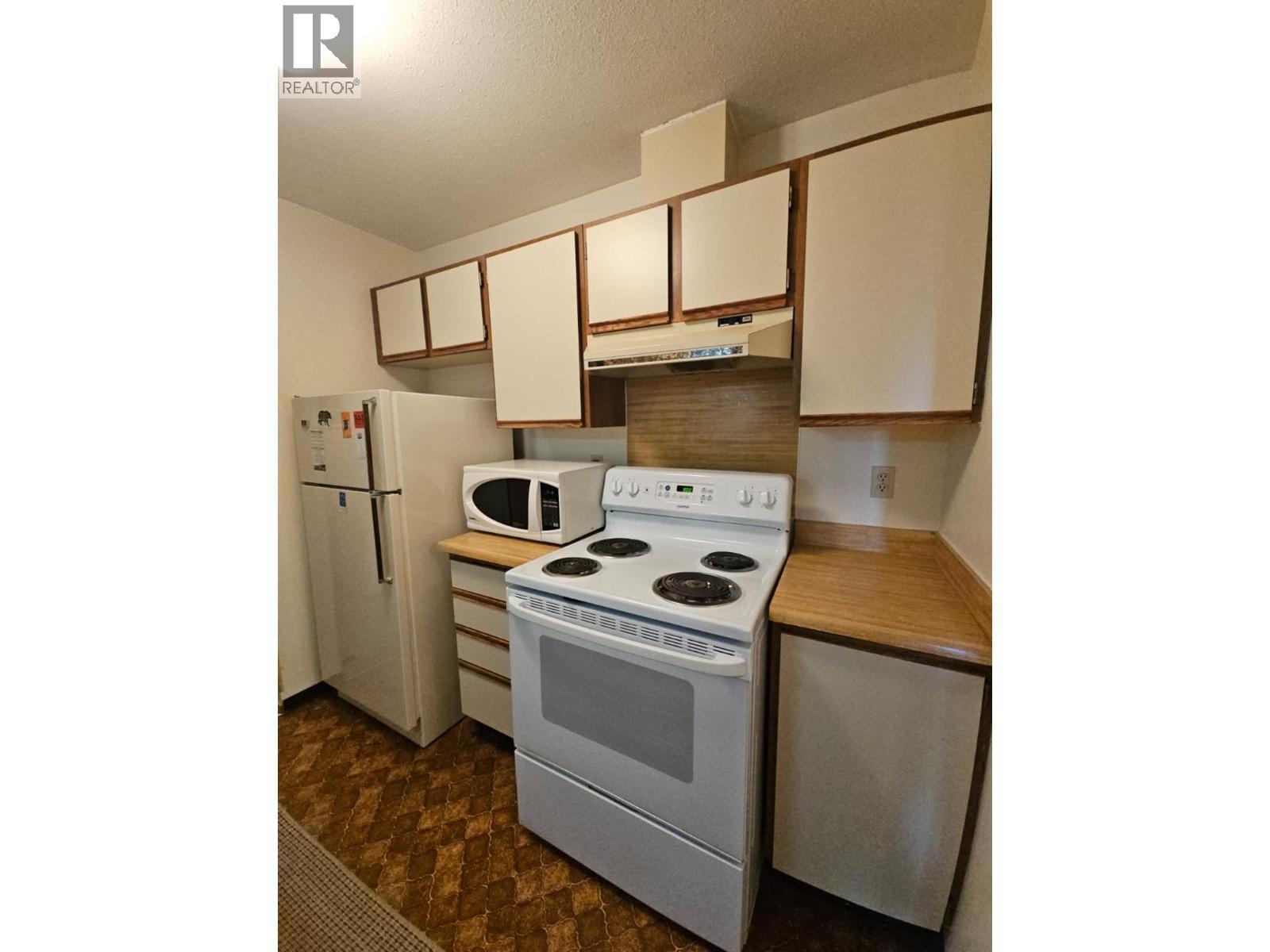 307-195 Chamberlain Crescent, Tumbler Ridge, BC - Indoor Photo Showing Kitchen