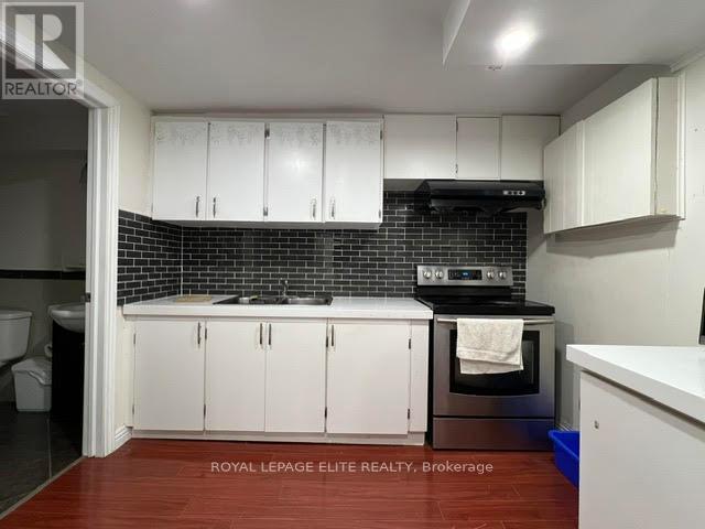 KITCHEN - 3281 Martins Pine Crescent, Mississauga, ON - Indoor Photo Showing Kitchen