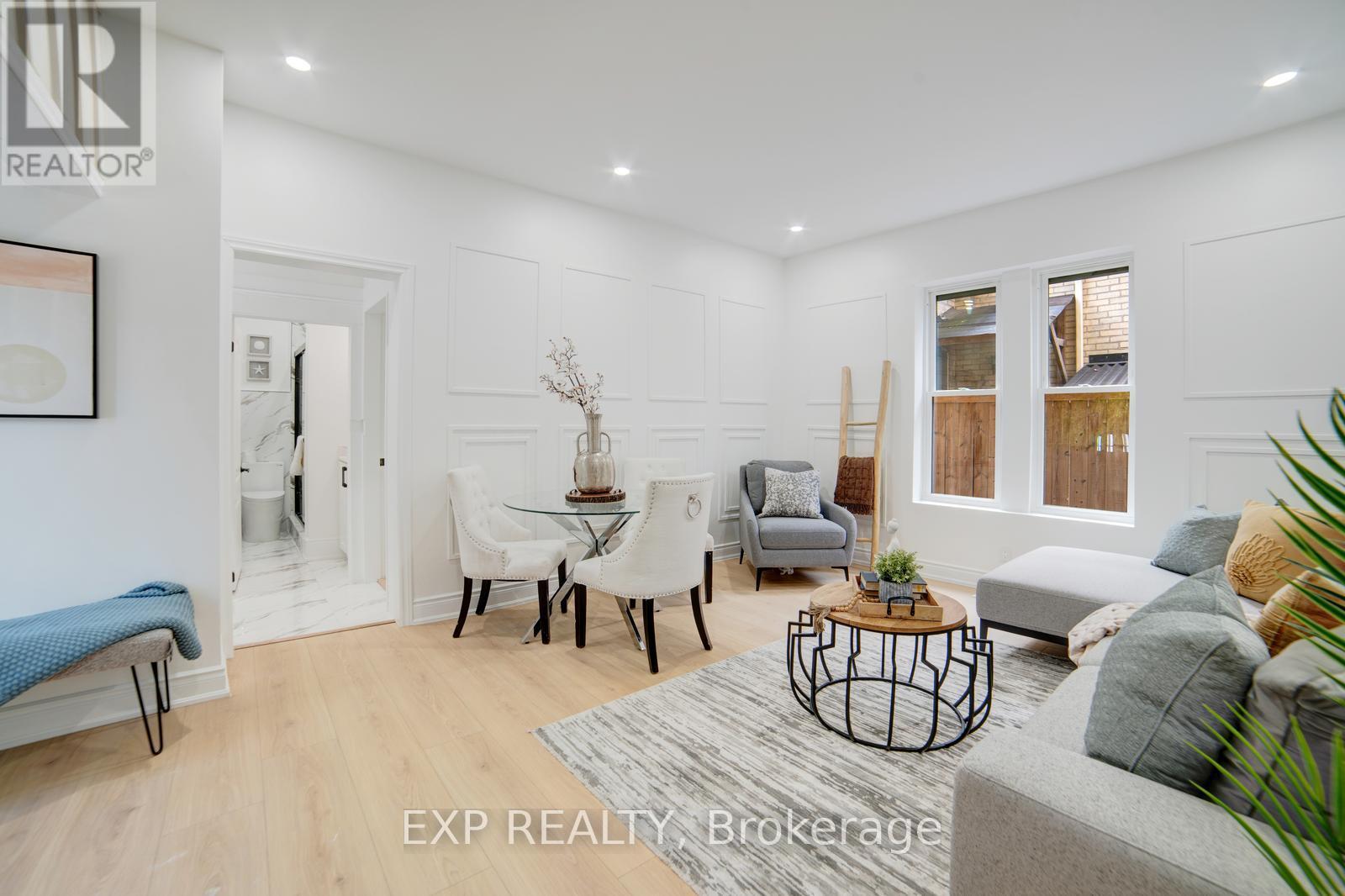 28 Springbank Drive, London South, ON - Indoor Photo Showing Living Room