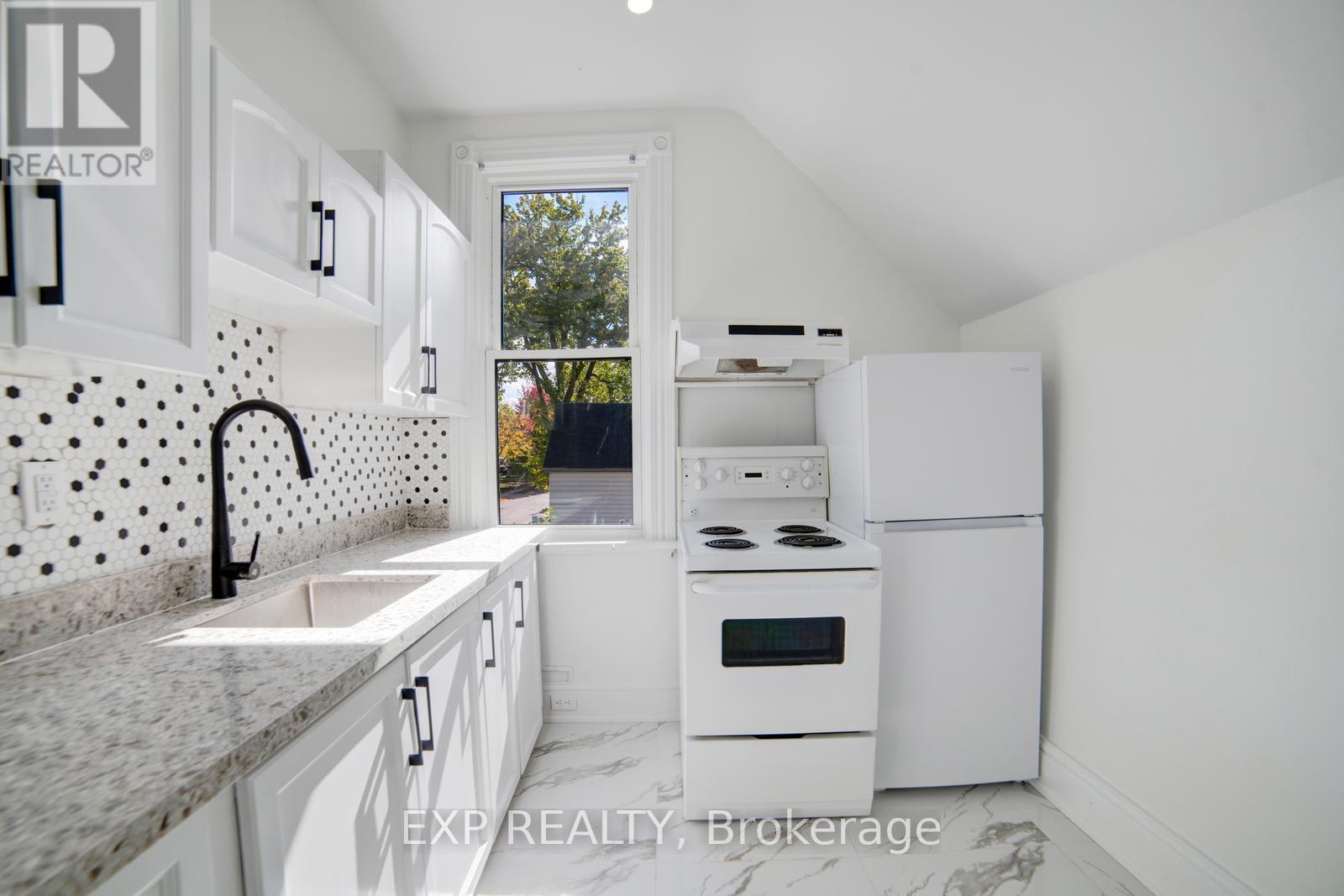 28 Springbank Drive, London South, ON - Indoor Photo Showing Kitchen