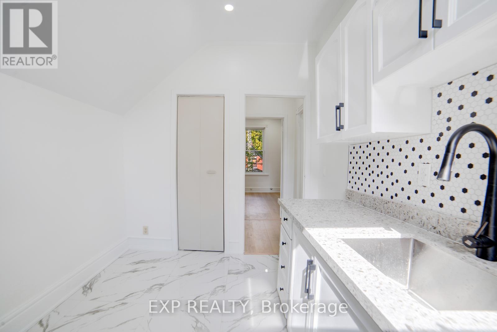 28 Springbank Drive, London South, ON - Indoor Photo Showing Kitchen
