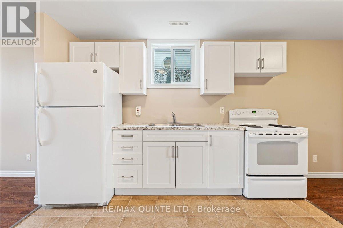 240 College Street E, Belleville (Belleville Ward), ON - Indoor Photo Showing Kitchen With Double Sink