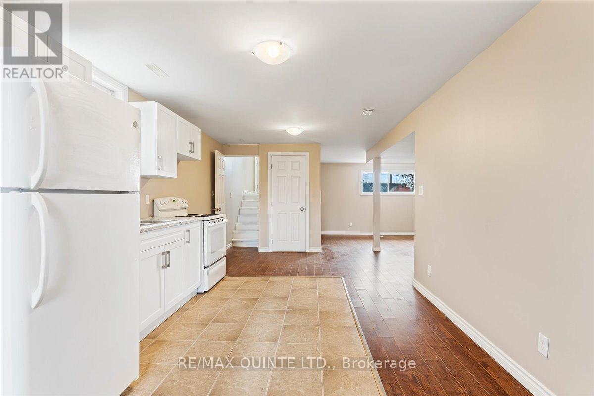 240 College Street E, Belleville (Belleville Ward), ON - Indoor Photo Showing Kitchen