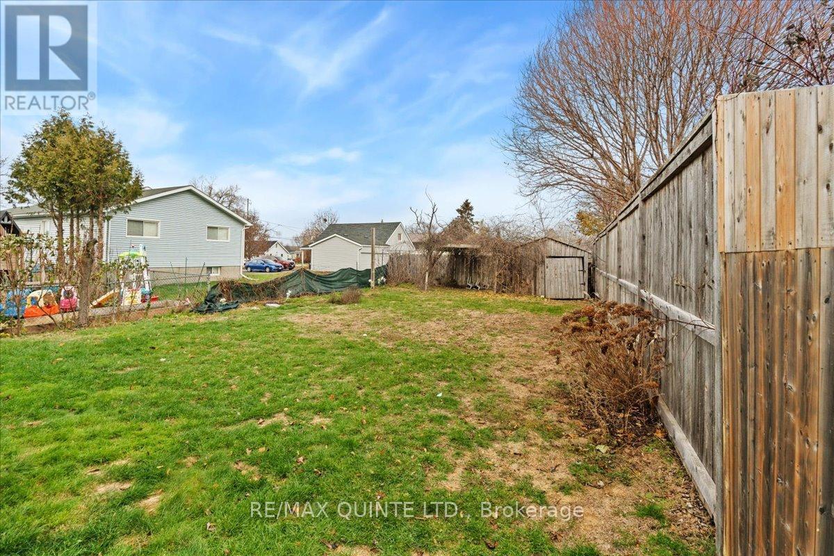 240 College Street E, Belleville (Belleville Ward), ON - Outdoor