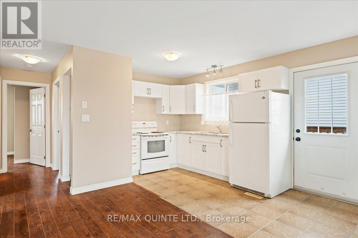 240 College Street E, Belleville (Belleville Ward), ON - Indoor Photo Showing Kitchen