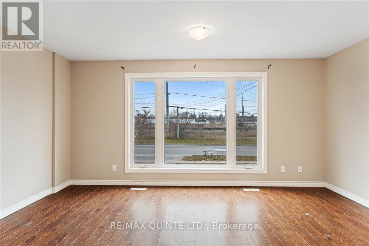 240 College Street E, Belleville (Belleville Ward), ON - Indoor Photo Showing Other Room