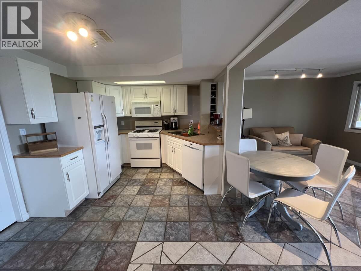 3380 Neid Road, Kelowna, BC - Indoor Photo Showing Kitchen With Double Sink